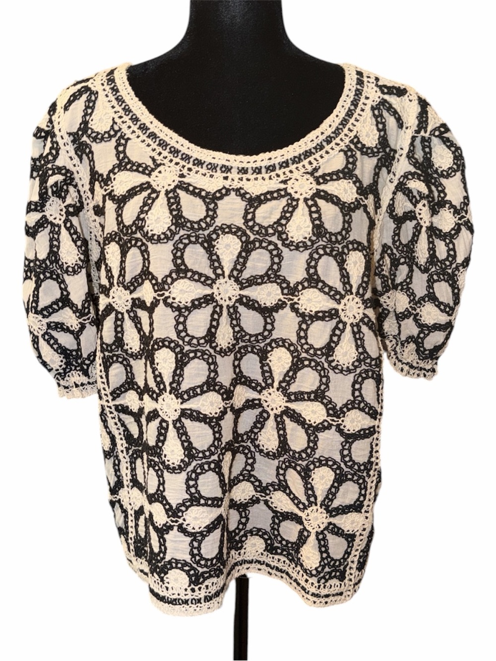 Anthropology ~Solitaire ~ Boho Black and Cream Crochet Puff Sleeve Blouse